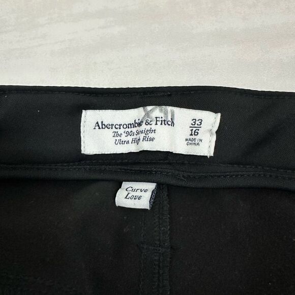 Abercrombie and Fitch Curve Love Faux Leather 90s Straight Ultra High Rise Pants - Picture 4 of 11